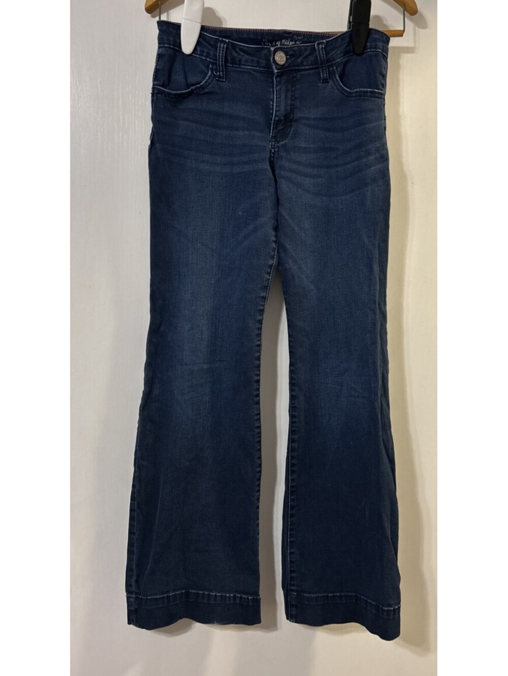 Wrangler Women's Dark Wash Flare Leg Jeans Size 3/4 28 -30" inseam Westernwear